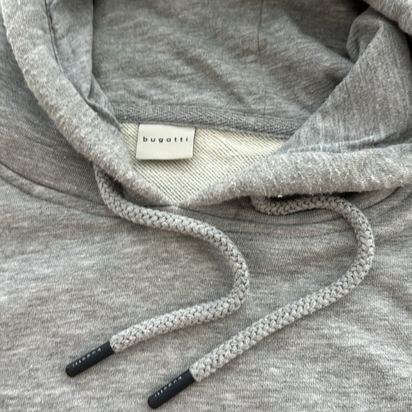 Bugatti brand hoodie. Size XL (fits smaller - model normally wears Medium) - Picture 5 of 14